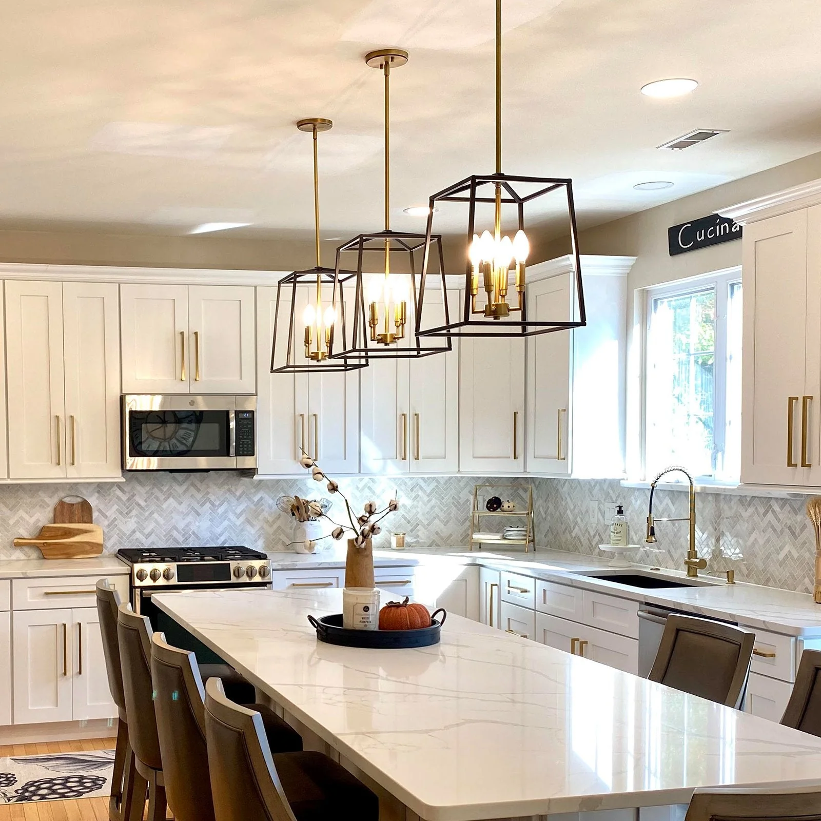 Bellevue 16 4-Light Modern Farmhouse Lantern Pendant Light