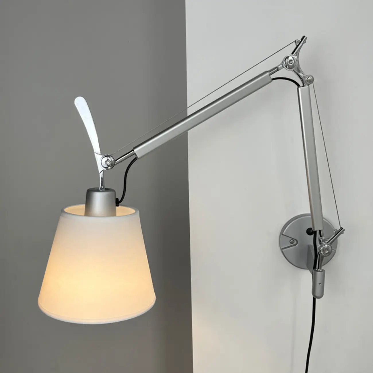 Adjustable Fabric Swing Arm Metal Wall Light for Bedroom