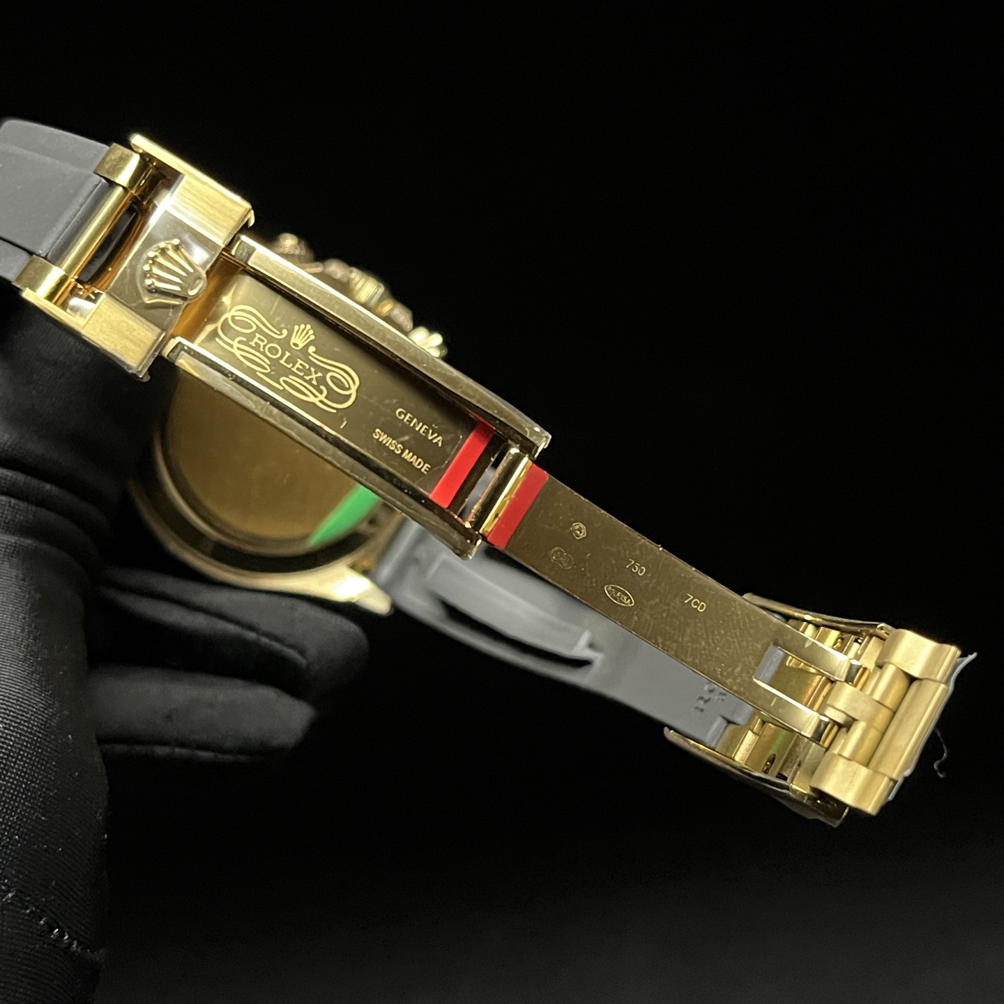 Detailed view of the case back of a gold Rolex Daytona replica showing engravings, 750 gold mark, and Oyster clasp