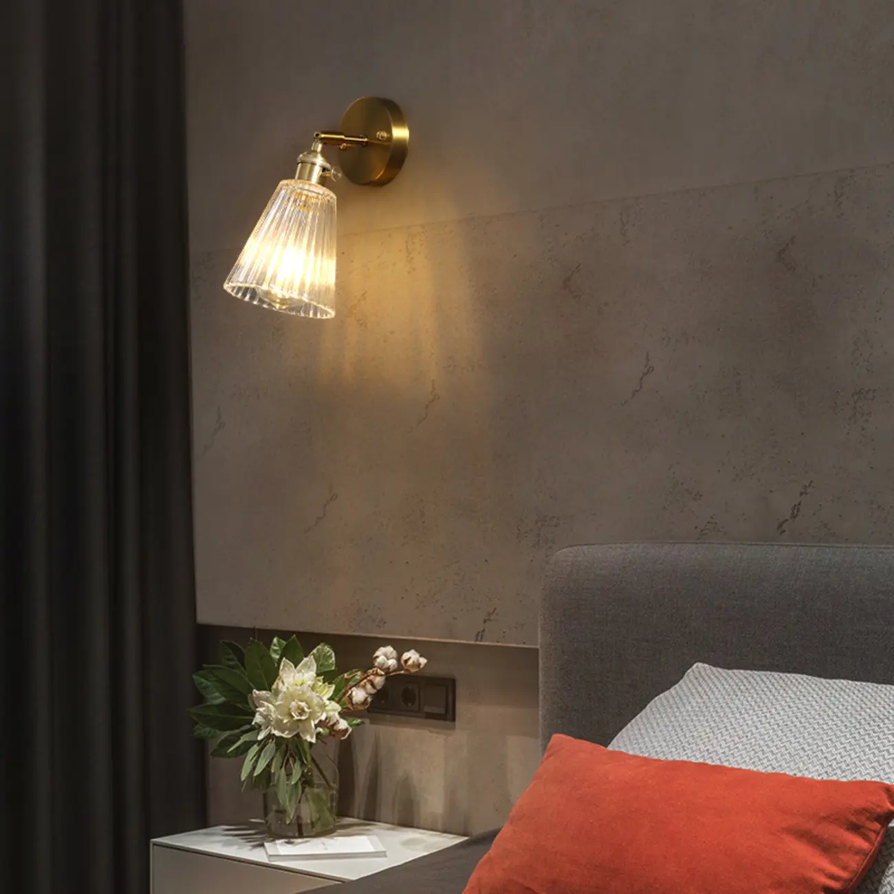 Art Deco Gold Transparent Glass Wall Sconce