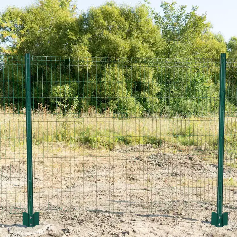7 FT U- Metal Fence Posts 12 Pack. Rustproof Green Coated Steel Fence Stakes for Garden Lawn Fencing