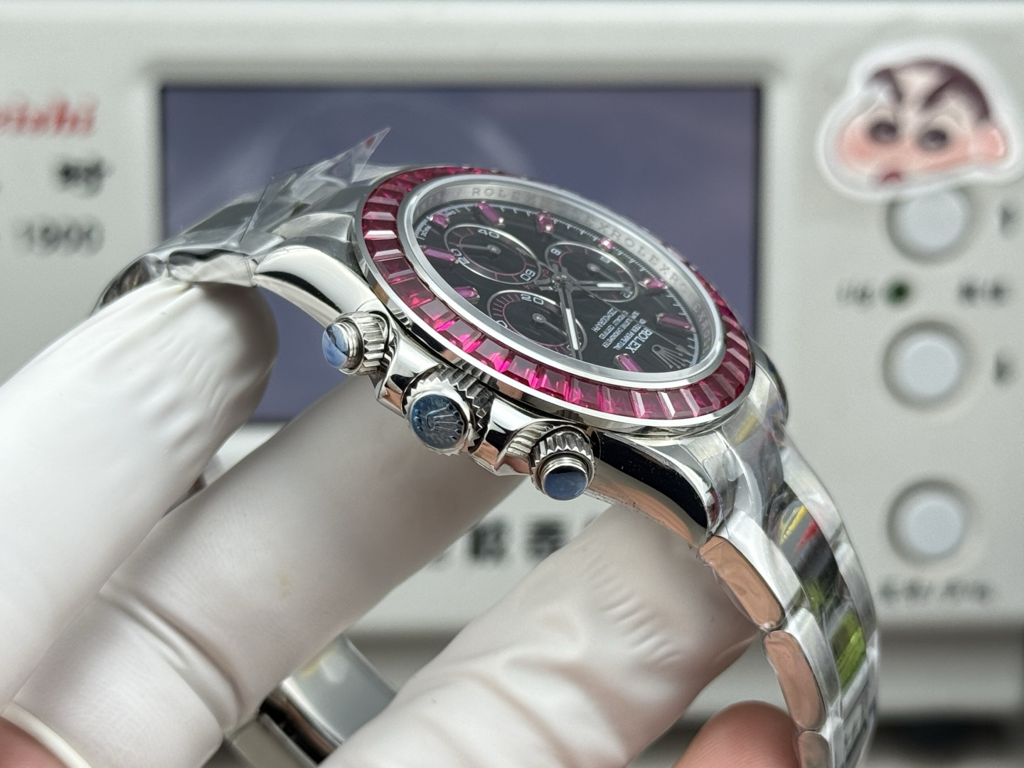 Rolex Daytona replica side profile showing case thickness and chronograph pushers