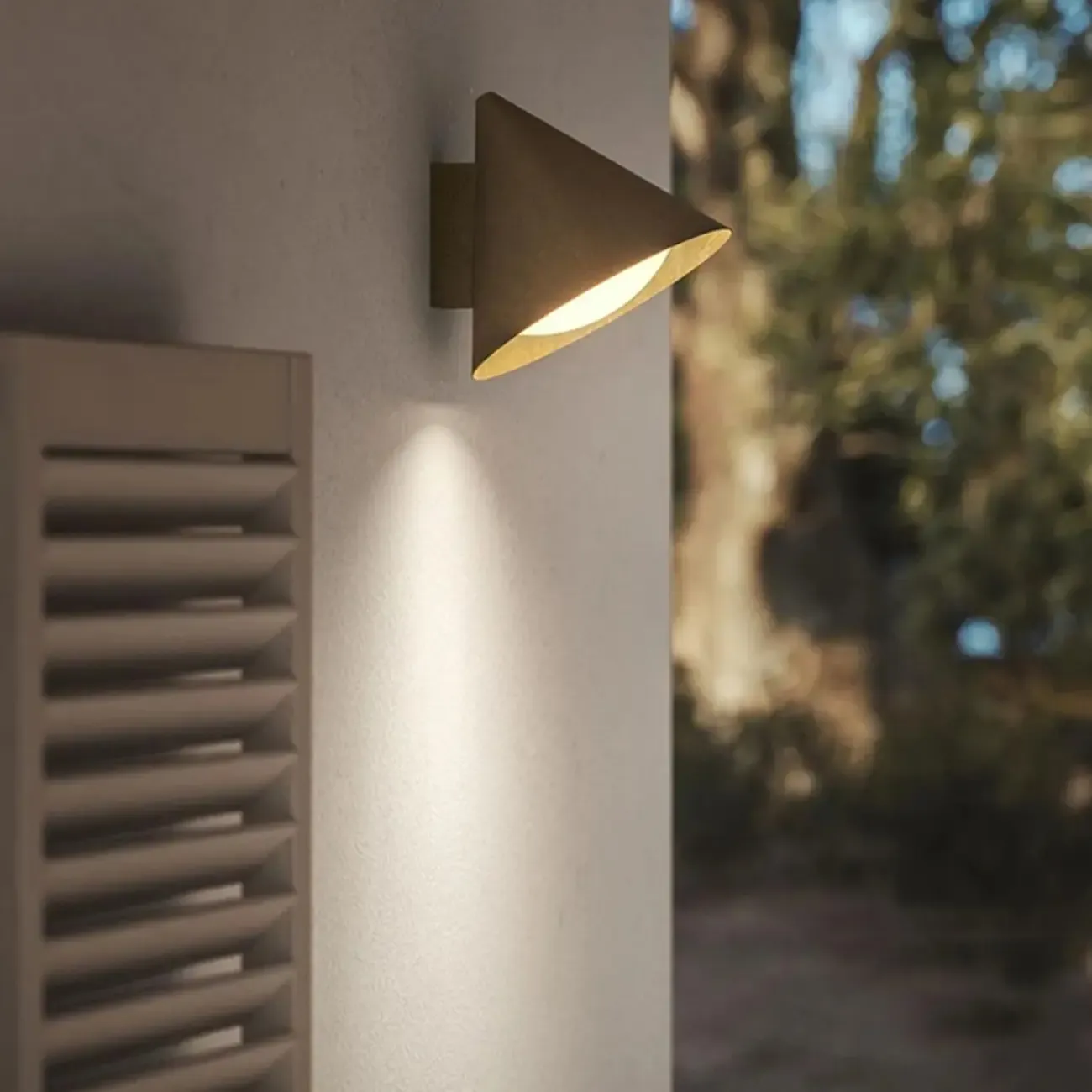 Minimalist Black Metal Cone Outdoor LEED Wall Sconce