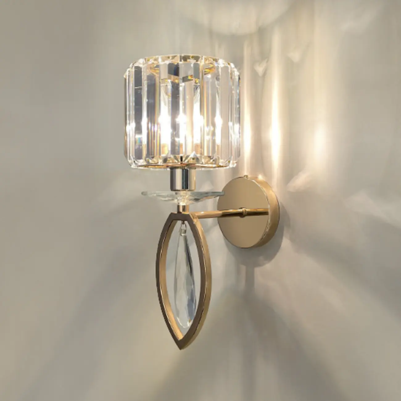 Elegant Crystal Smooth Gilded Metal Wall Sconce