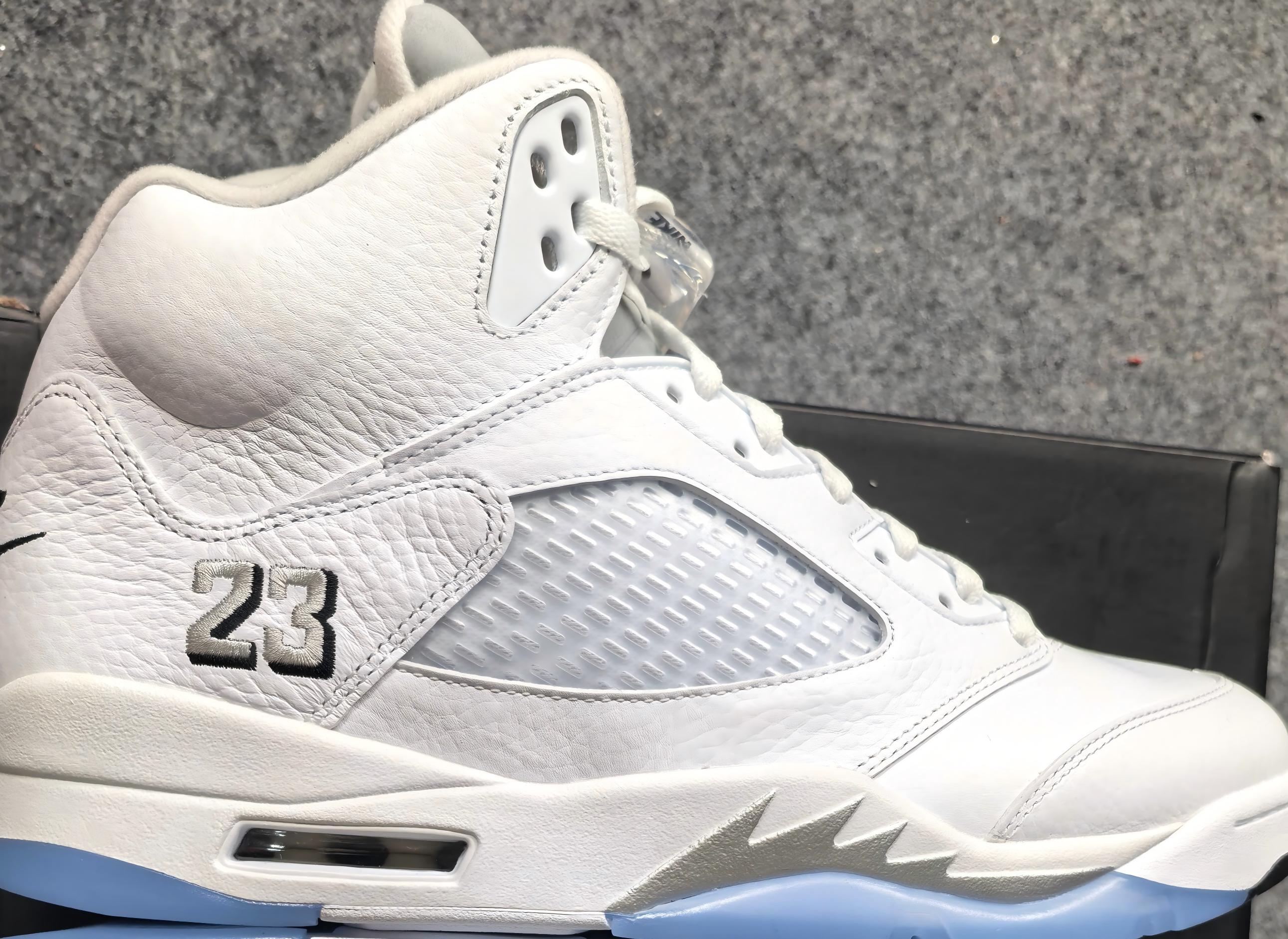 Side view of the replica AJ5