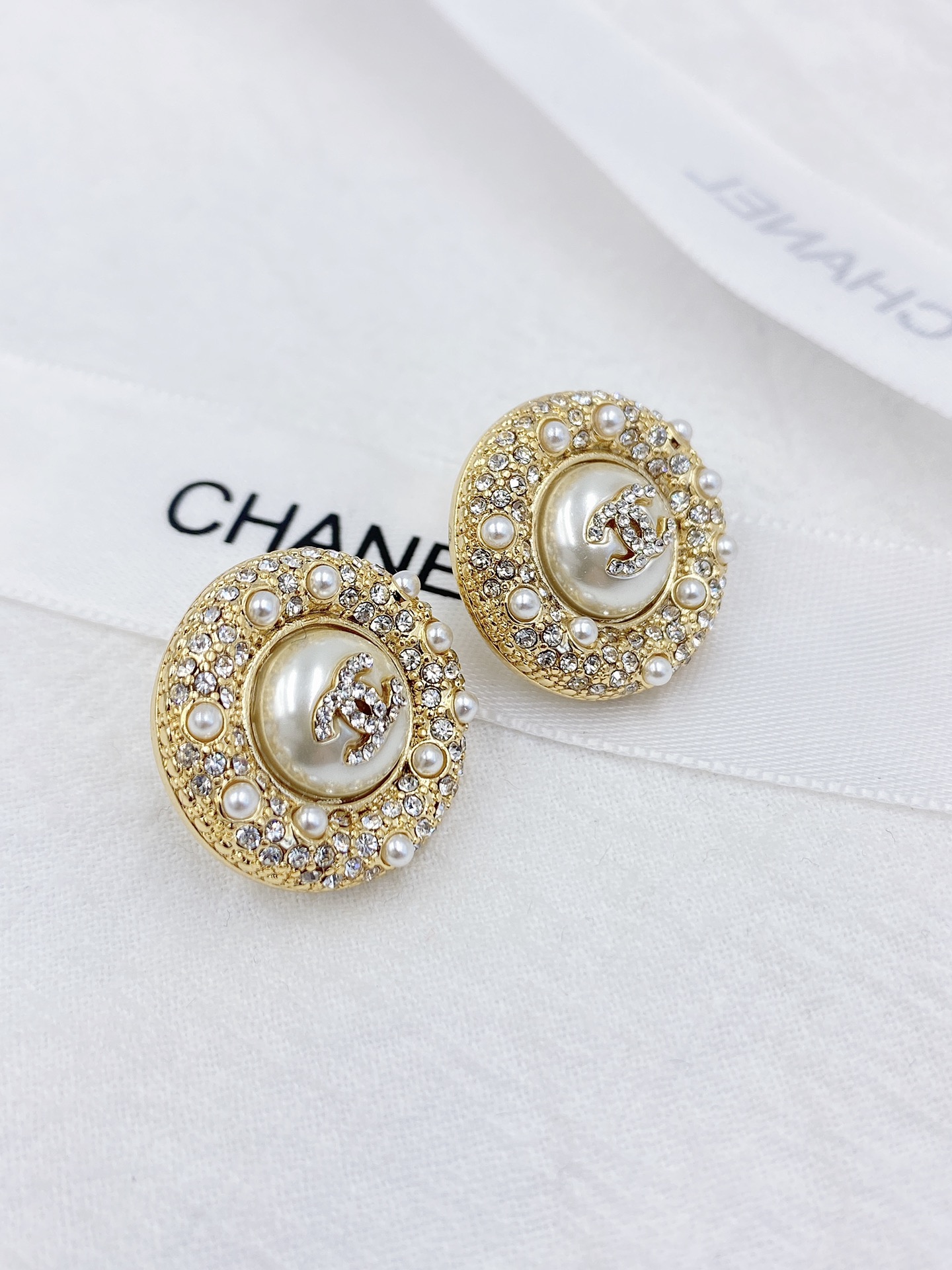 CCE403 Chanel pearl crystal stud earrings - ccjewelryacc