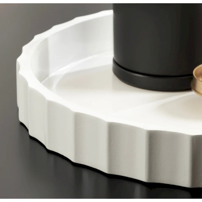 Kate and Laurel Lissi Round Tray