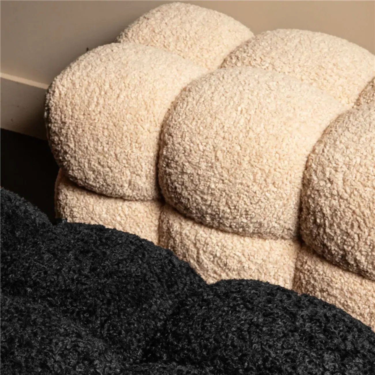 Modern Cloud-Shaped Boucle Upholstered Bedroom Bench