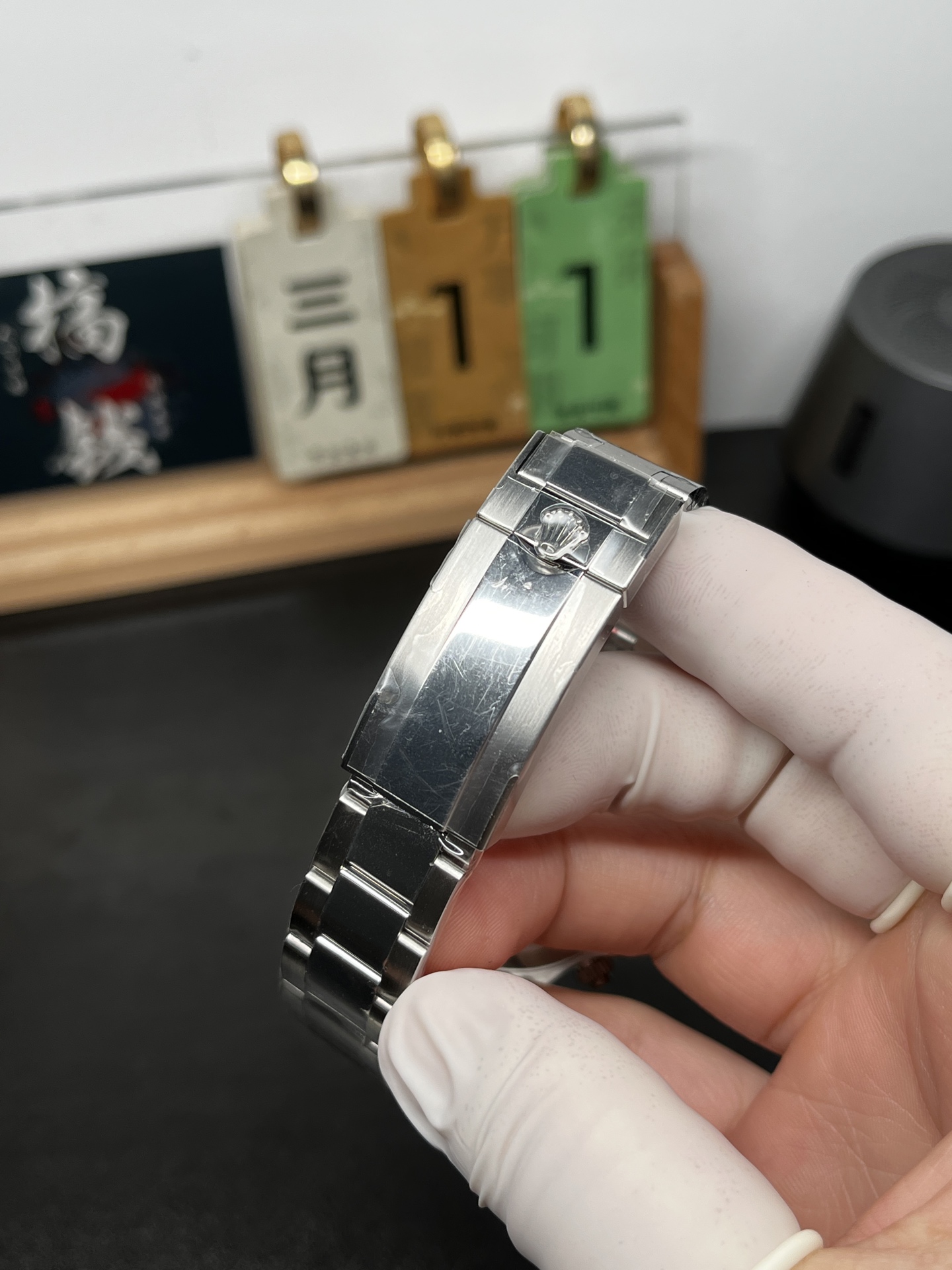 Rolex Oyster clasp detail on stainless steel replica Daytona bracelet