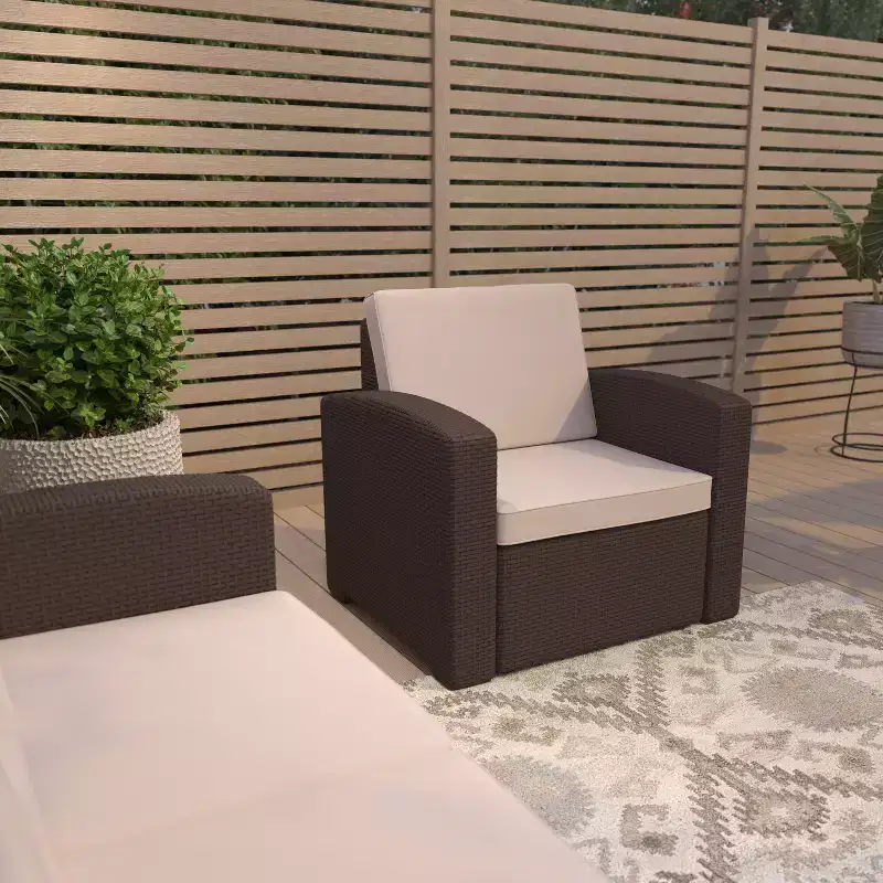 Merrick Lane Outdoor Furniture Resin Chair Chocolate Brown Faux Rattan Wicker Pattern Patio Chair With All-Weather Beige Cushion