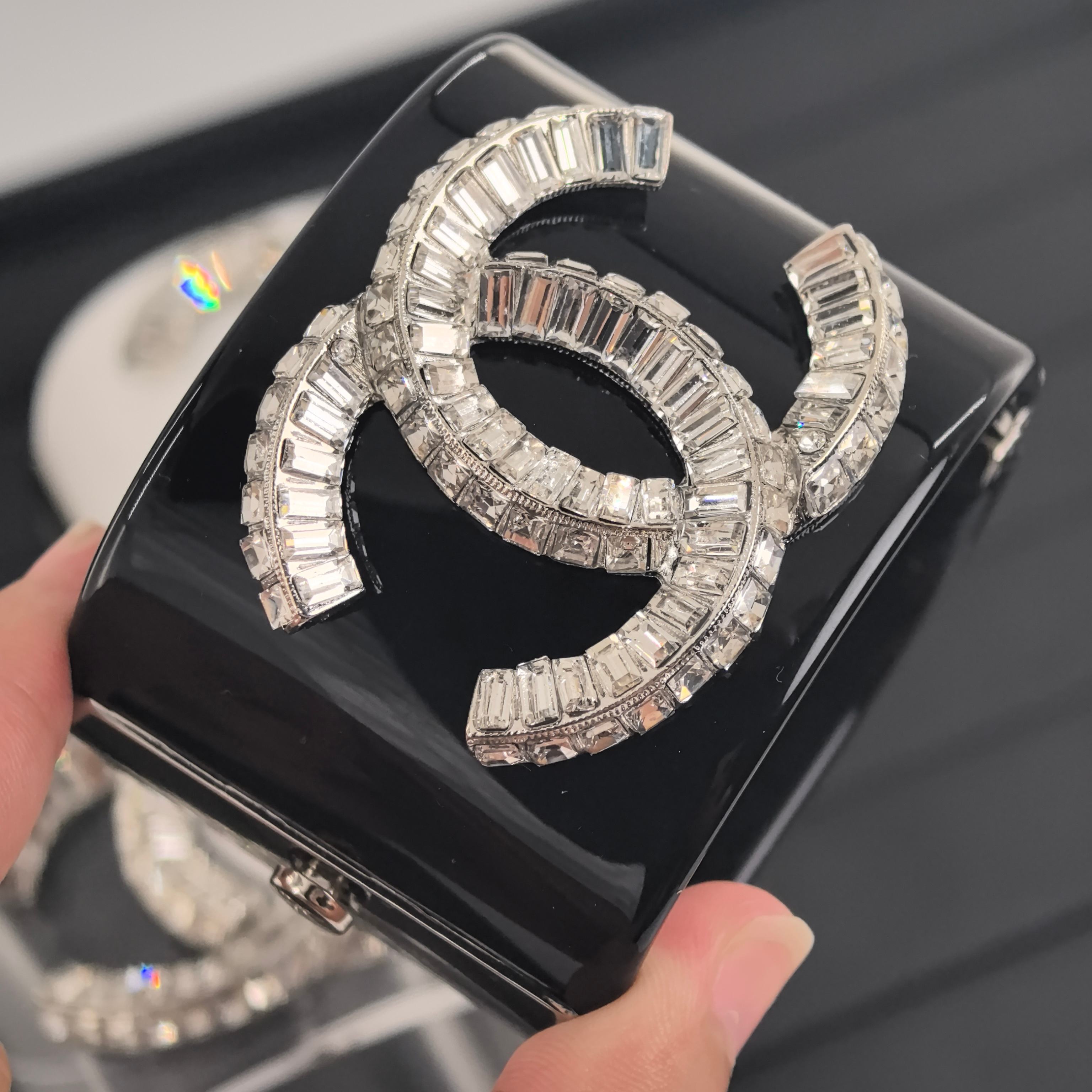 CCS092 Chanel large Acrylic cuff bracelet - ccjewelryacc