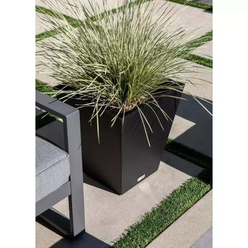 Veradek Pure Series Nobleton Plastic Planter