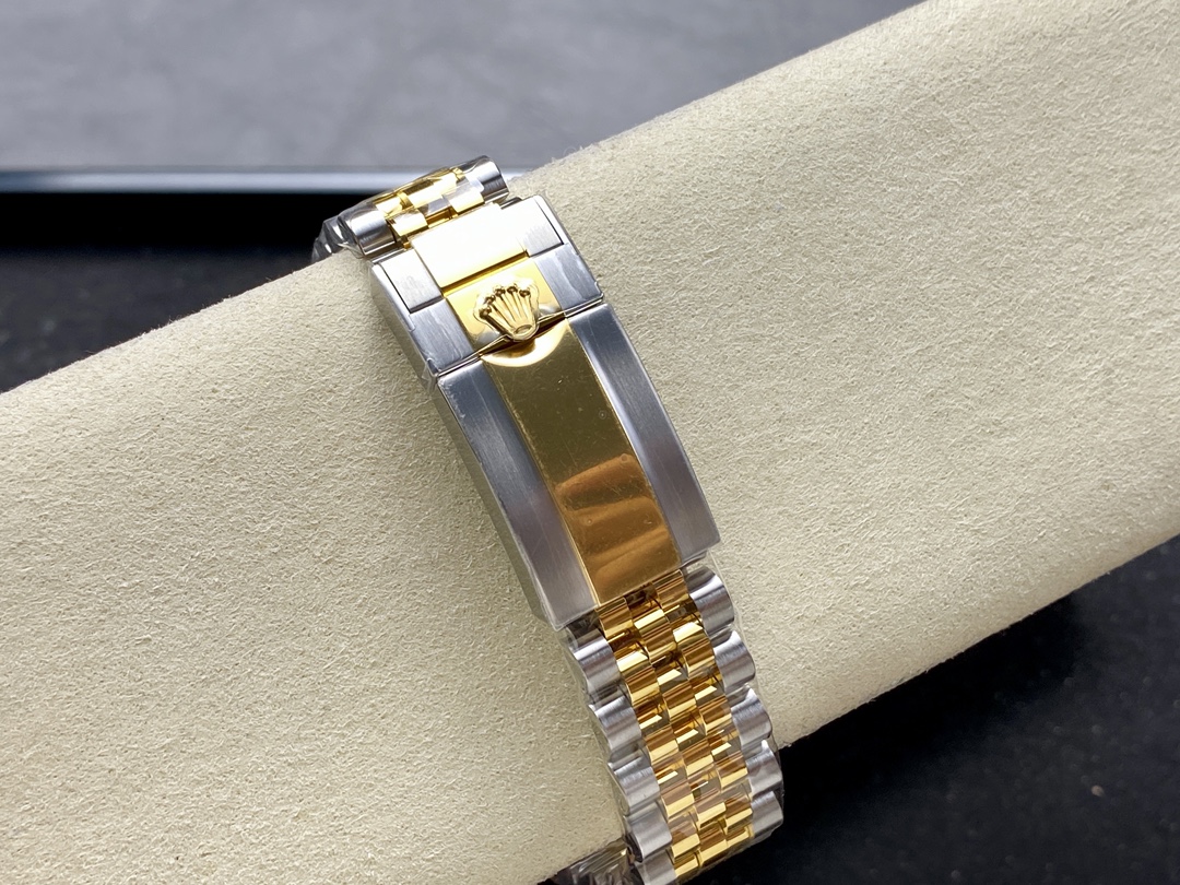Close-up of the two-tone Oyster-style bracelet and deployment clasp with Rolex crown logo on the high-quality replica watch