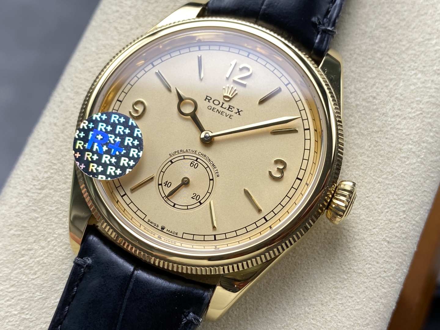 Goldene Rolex Replica Perpetual 1908 mit fluted Bezel und Champagner Zifferblatt