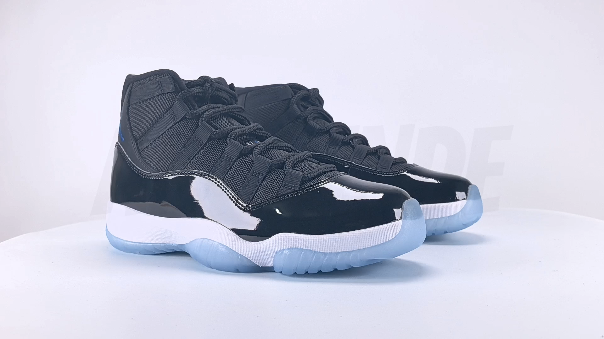 Air Jordan 11 Retro Space Jam - Aktrende