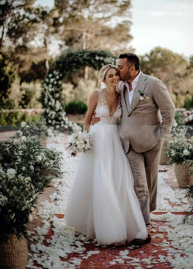 Bohemian Sexy Deep V Neck Sleeveless Lace Appliques A-Line Country Wedding Dresses