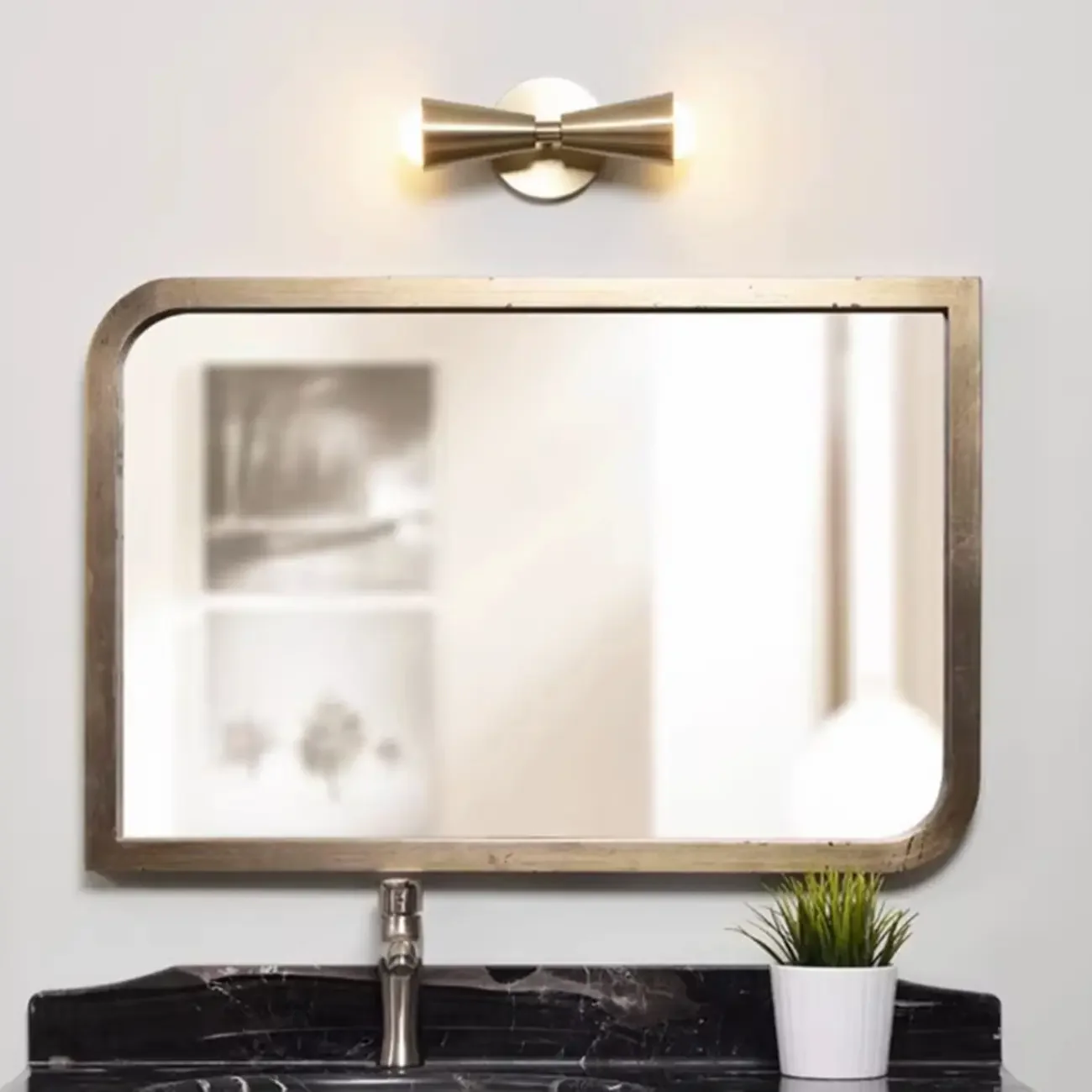 Elegant Straight 2-Light Wall Light Fixture in Gold