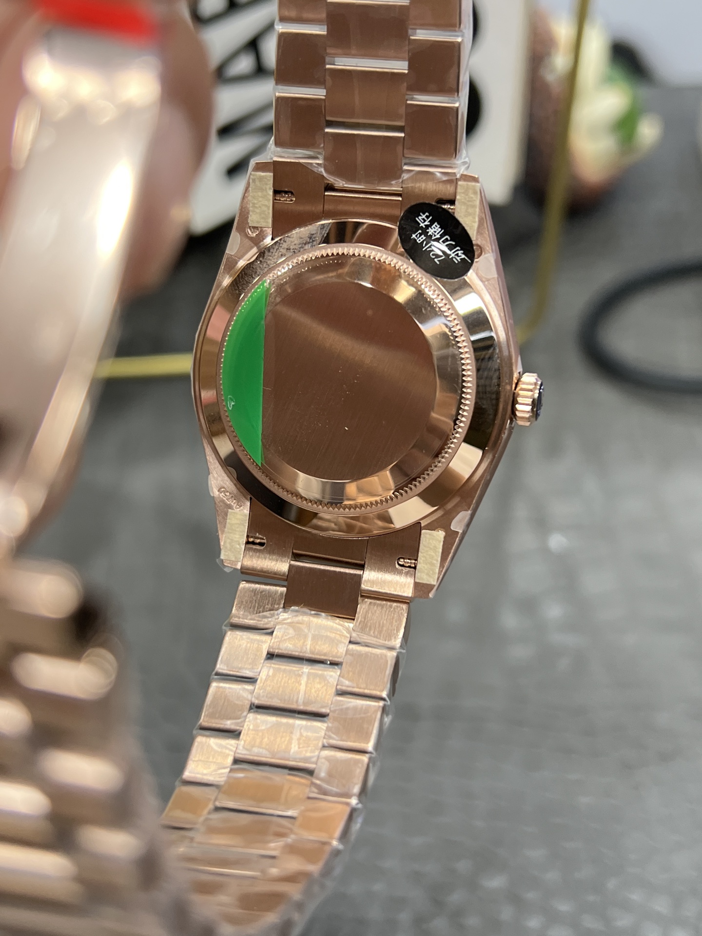 Gehäuserückseite der 3255 Clone Rolex Imitation mit 72 Stunden Gangreserve Hinweis und präziser Verarbeitung