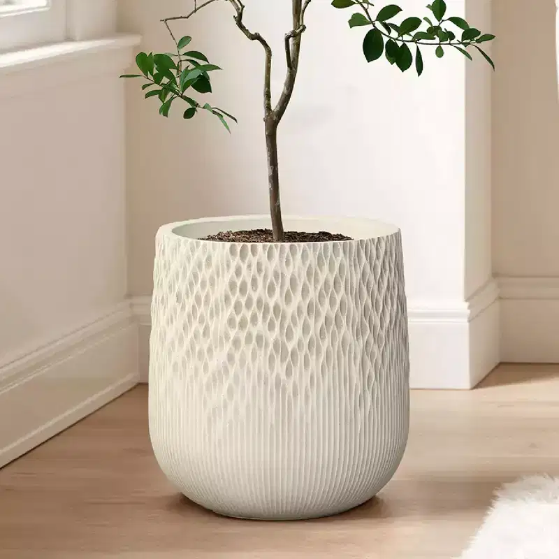 LuxenHome Antique Off-White Round Planter, Deep-to-Light Gradient Texture, Tapered Design