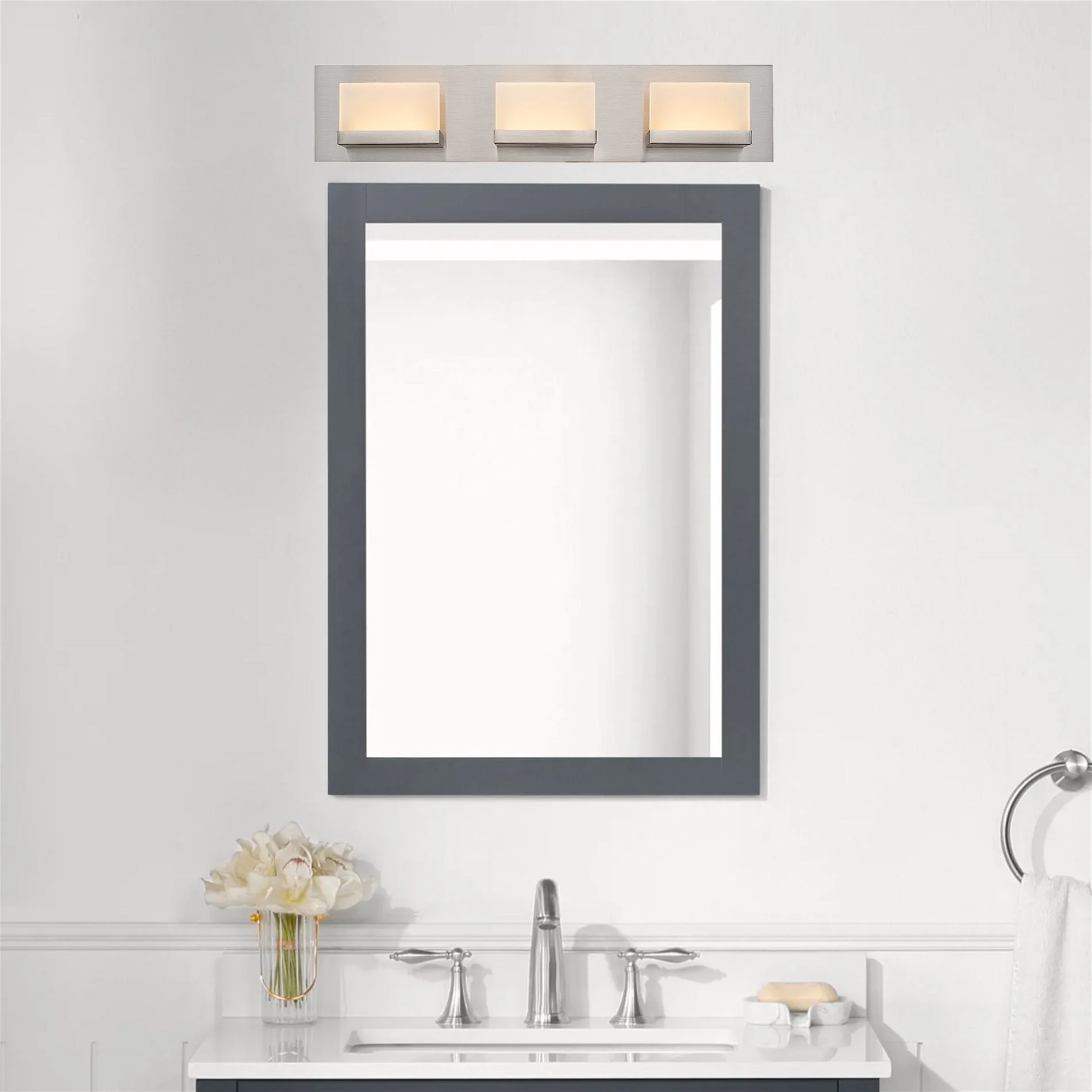 Everett 24 Modern 3-Light 30W Integrated LED (180W eq.) Bathroom / Vanity Light