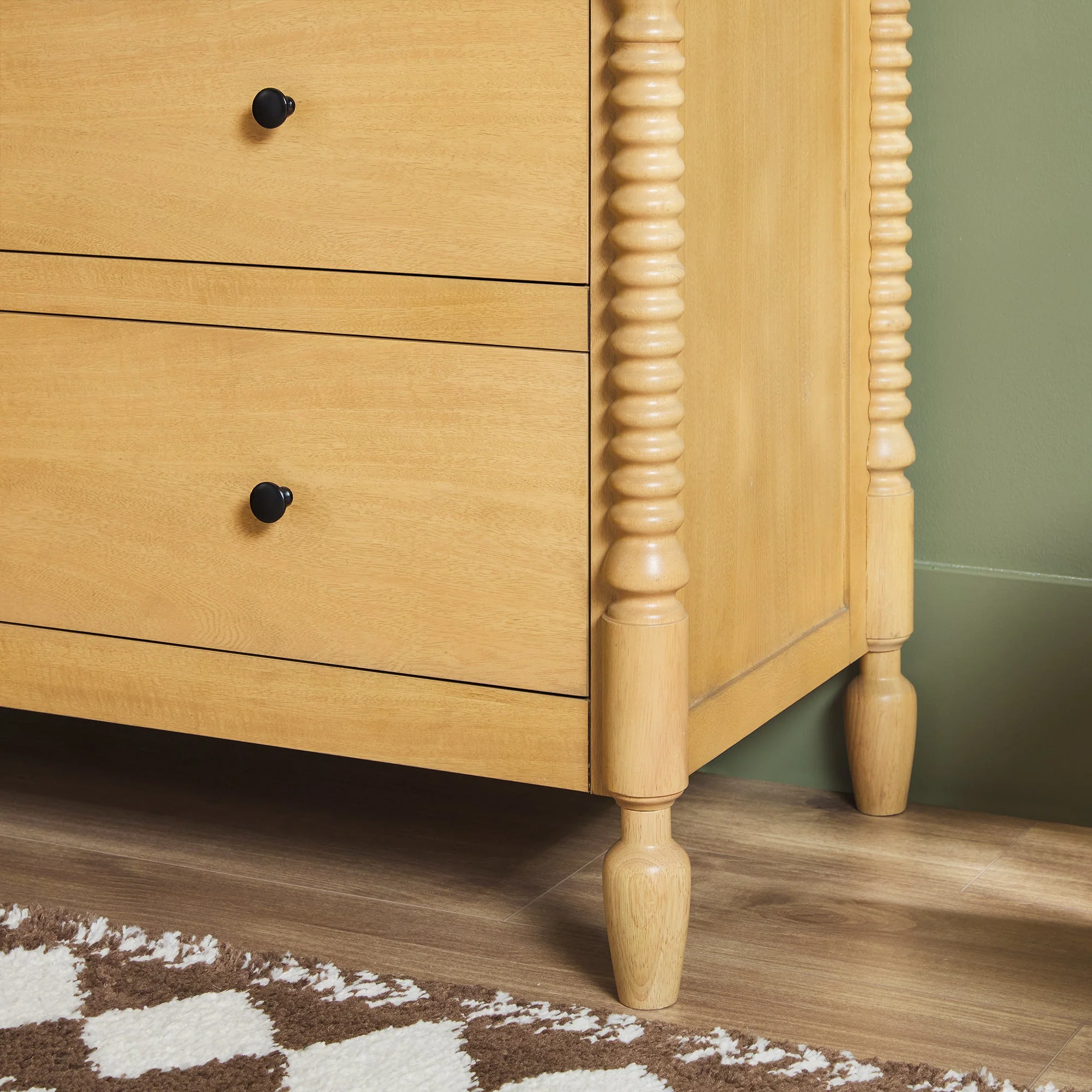 Traditional Vivienne 5-Drawer Easy Assembly Solid Wood Dresser