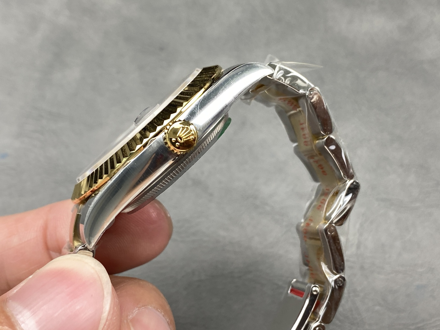 Rolex Datejust 41 side profile gold fluted bezel and crown