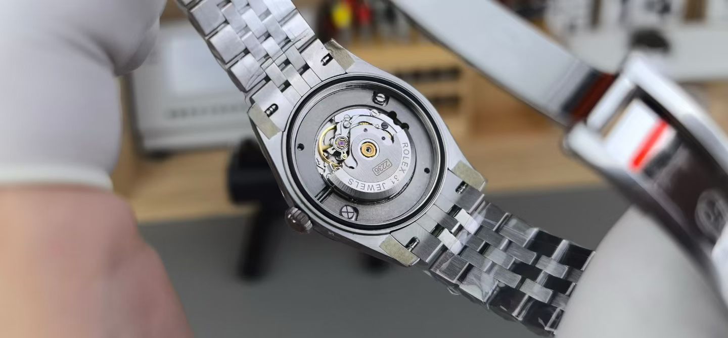 Rolex 2236 clone movement visible through open caseback on replica Datejust