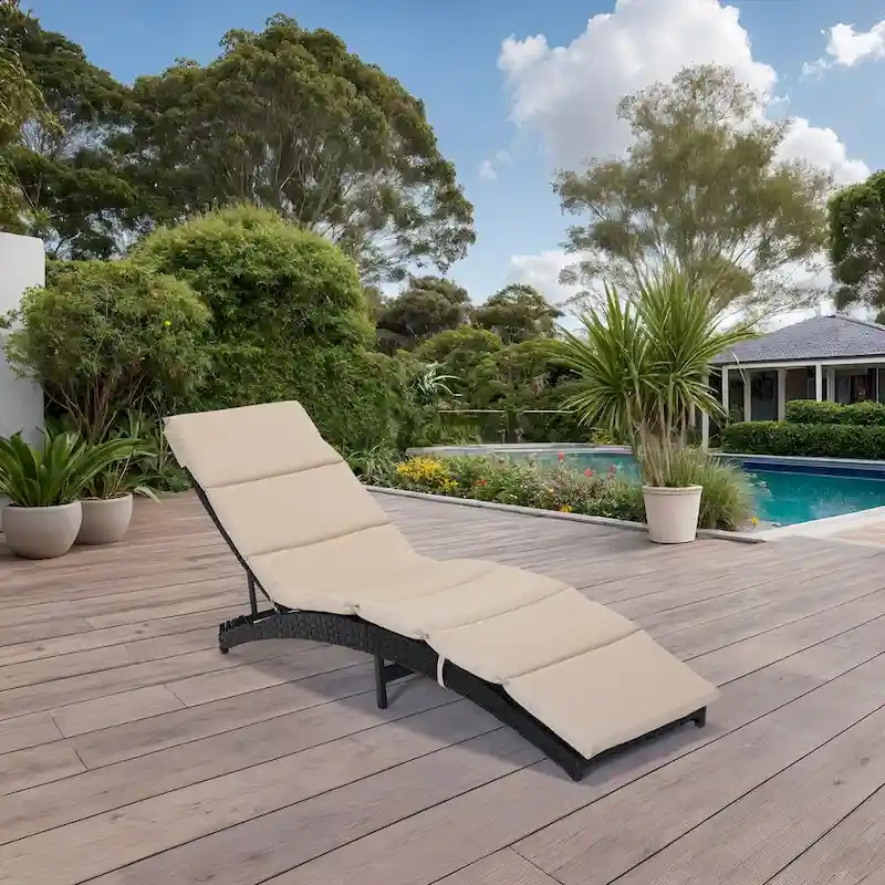 Foldable Patio Lounge Chair, Outdoor Rattan Lounger Chaise
