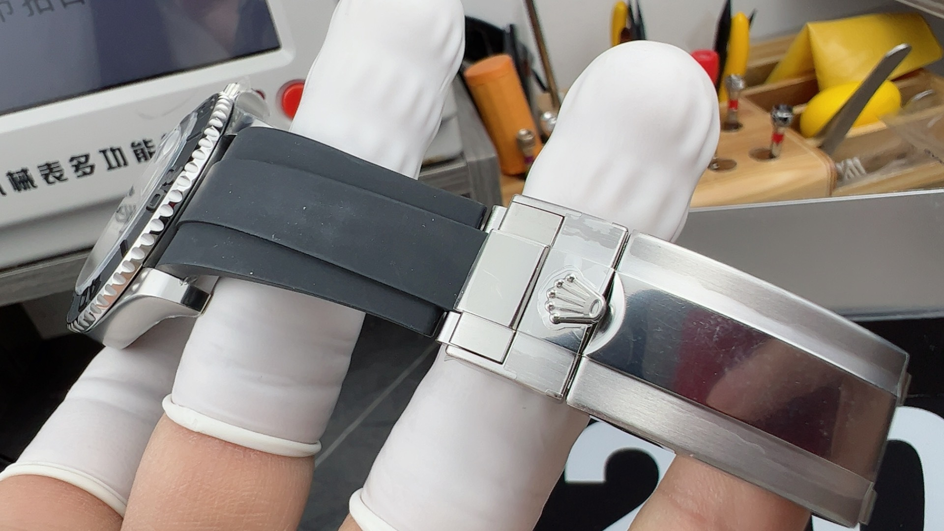 Yacht-Master Oysterflex rubber strap and deployant clasp close-up