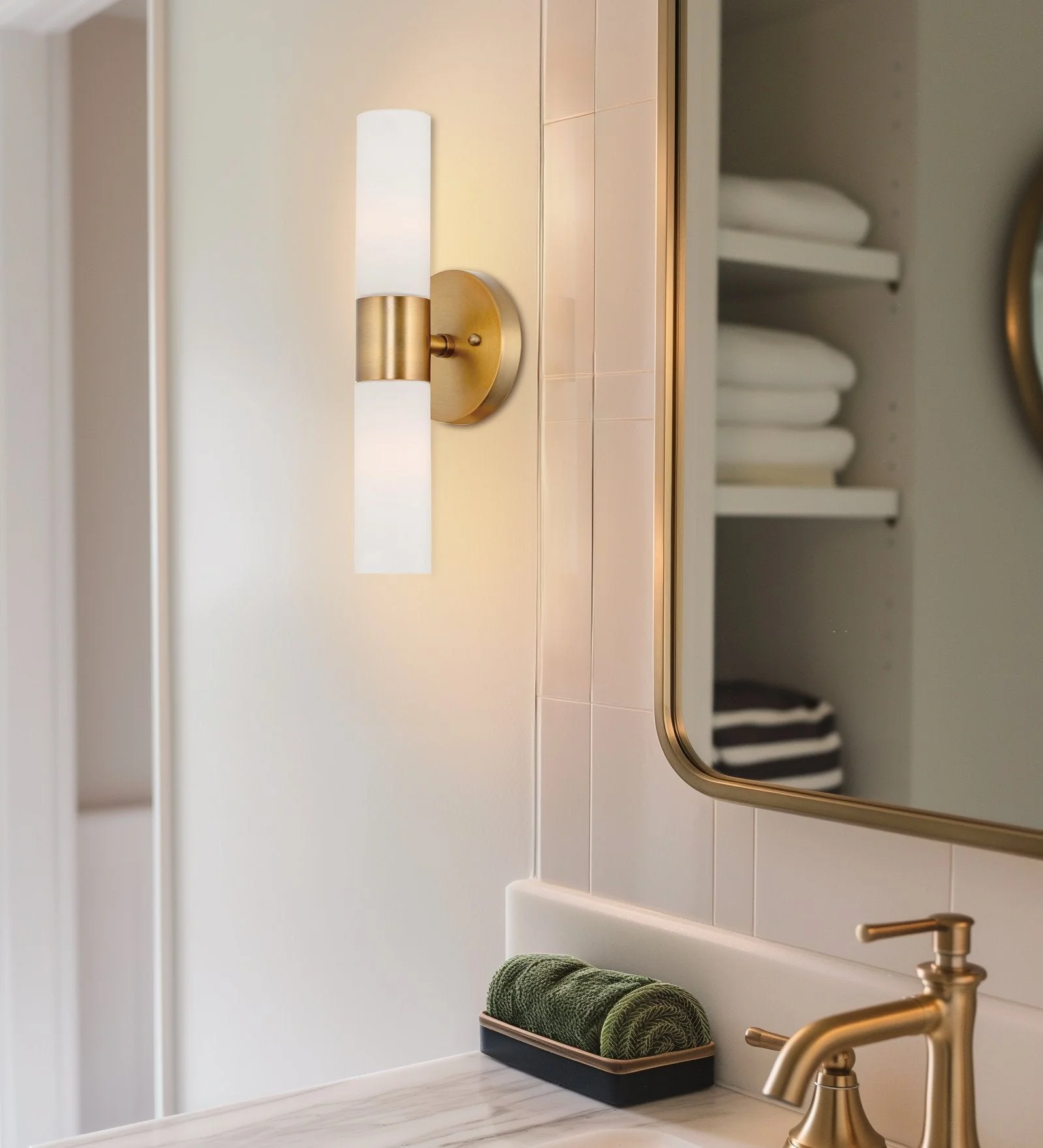 Duo 14 Modern Bathroom / Vanity Wall Sconce