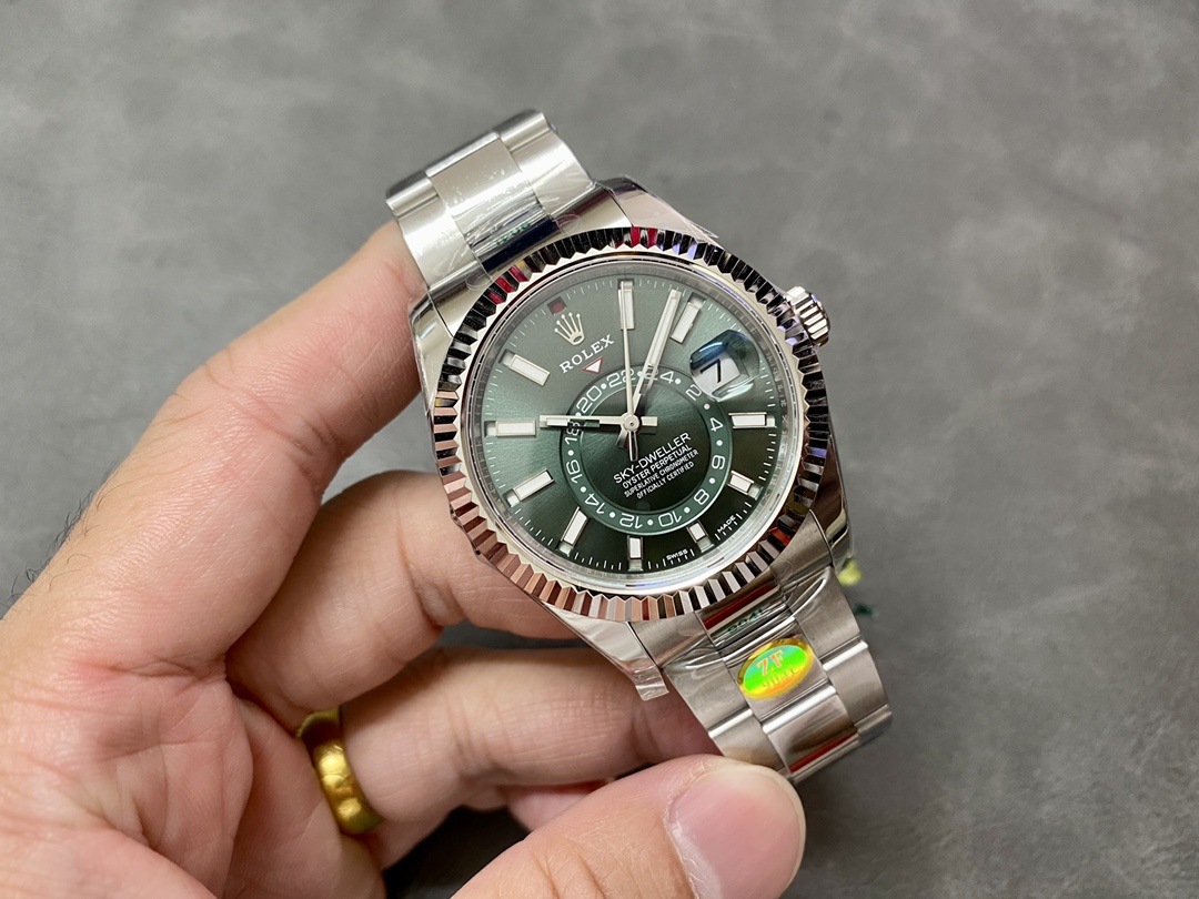 Rolex super clone on wrist wearing test