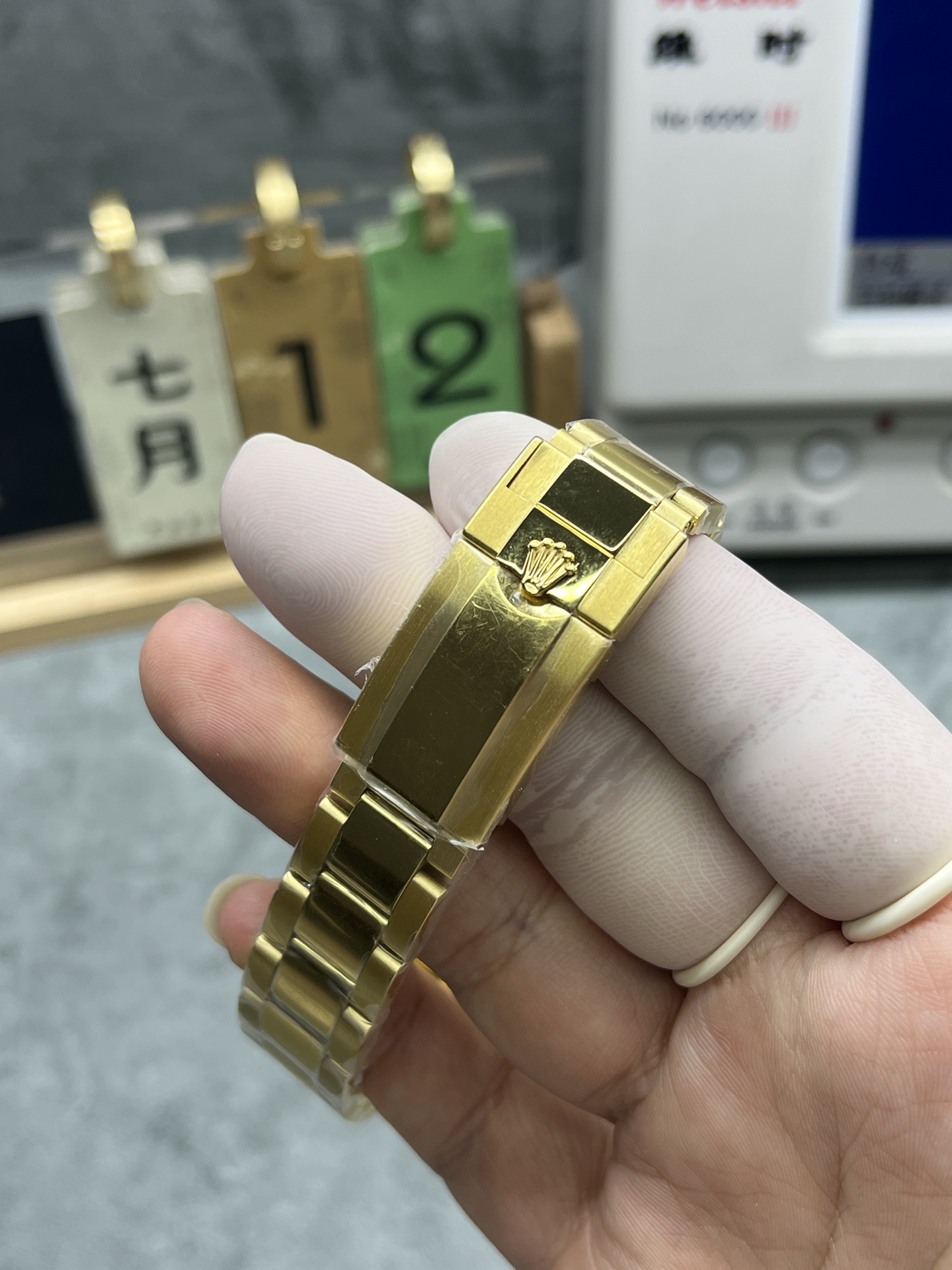 gold rolex replica bracelet clasp with crown logo