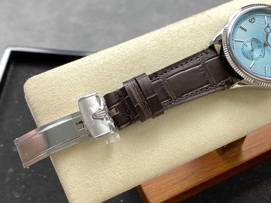 Replica Rolex leather strap and clasp side view
