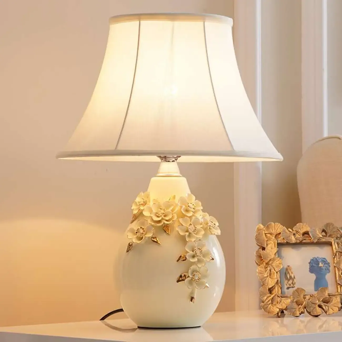 White Ceramic Ceramic Carved Table Lamp with Fabric Lampshade