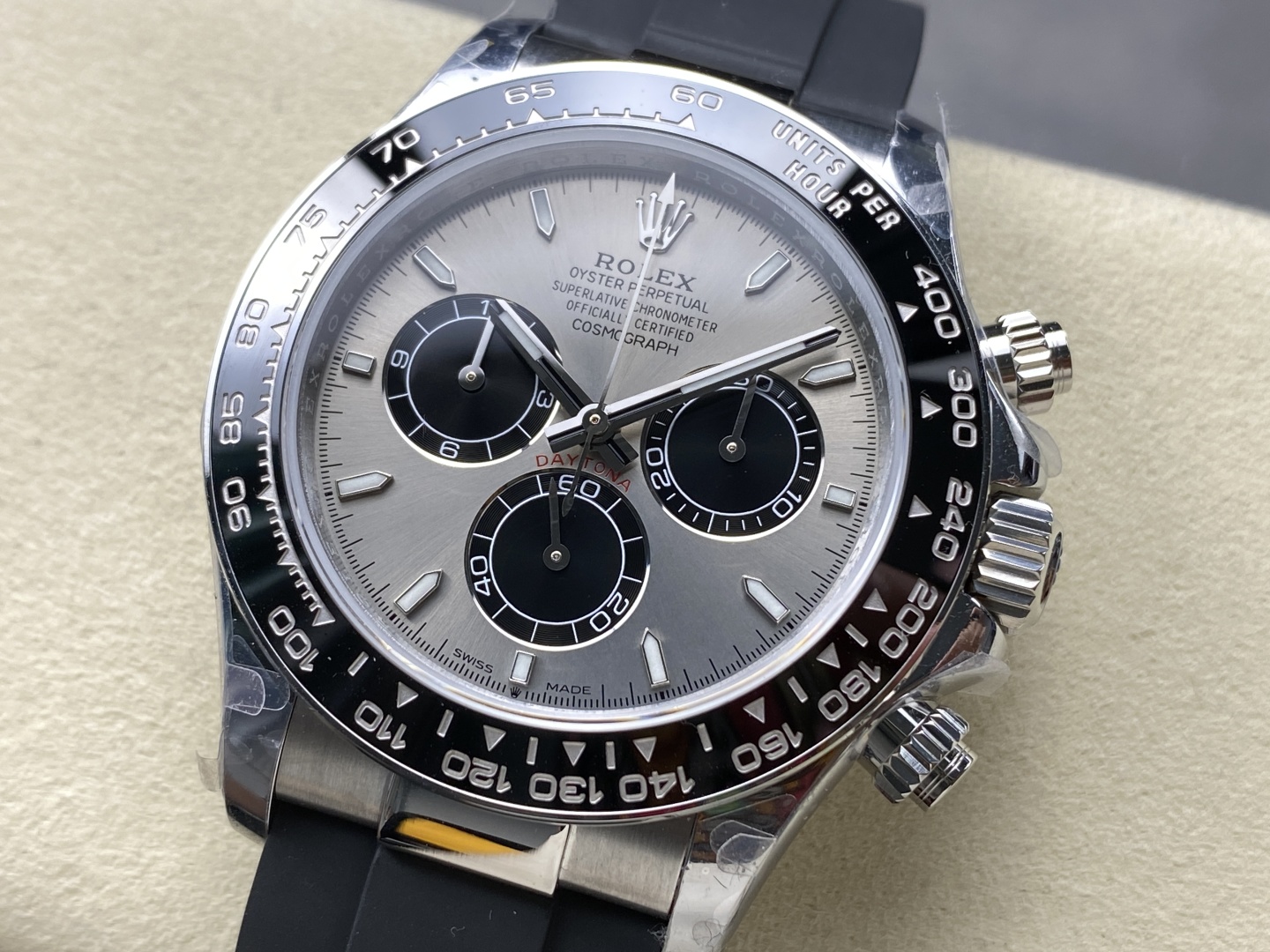Silver dial Rolex Daytona replica with black ceramic bezel and rubber strap