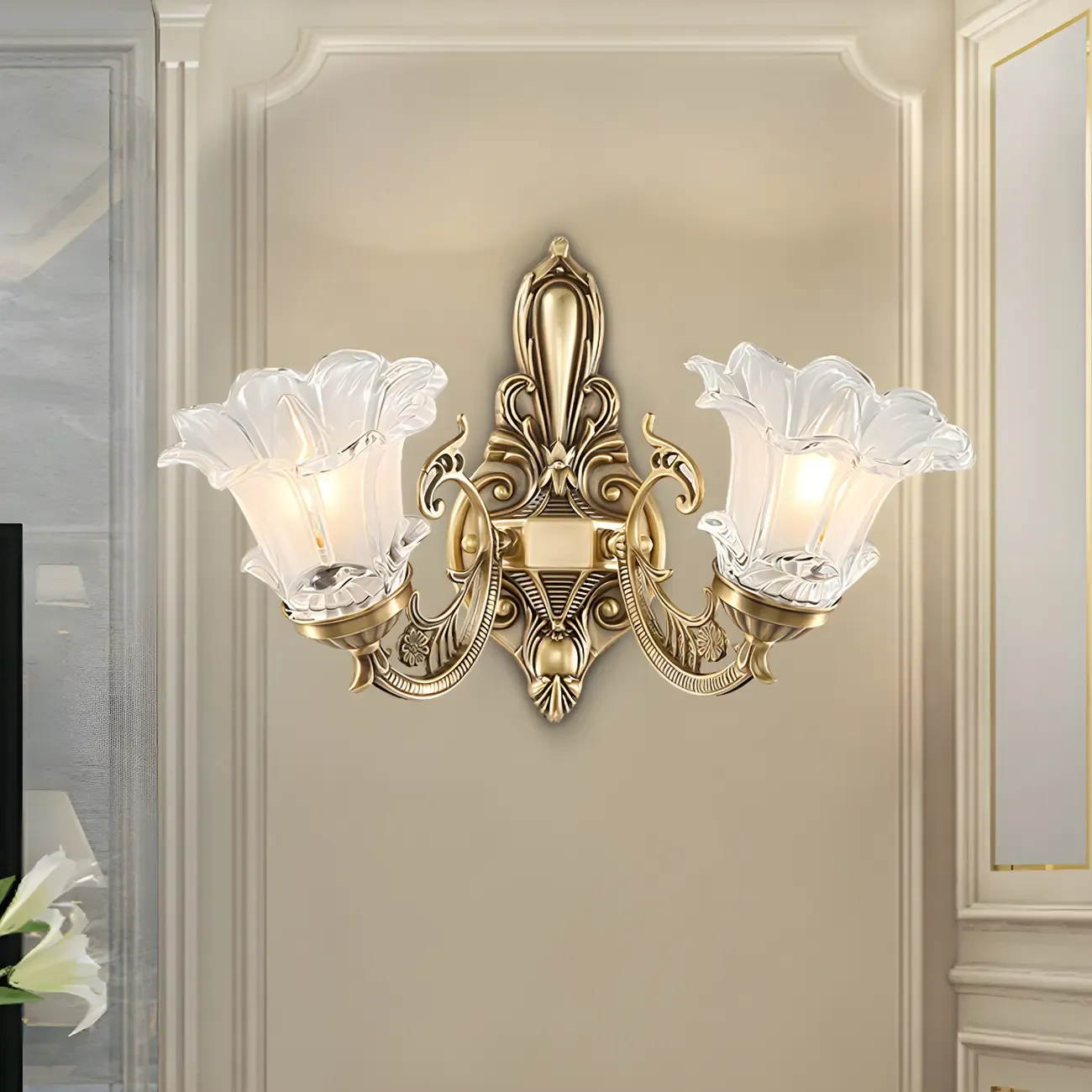 Vintage Brass Floral Glass Shade Traditional Wall Sconce