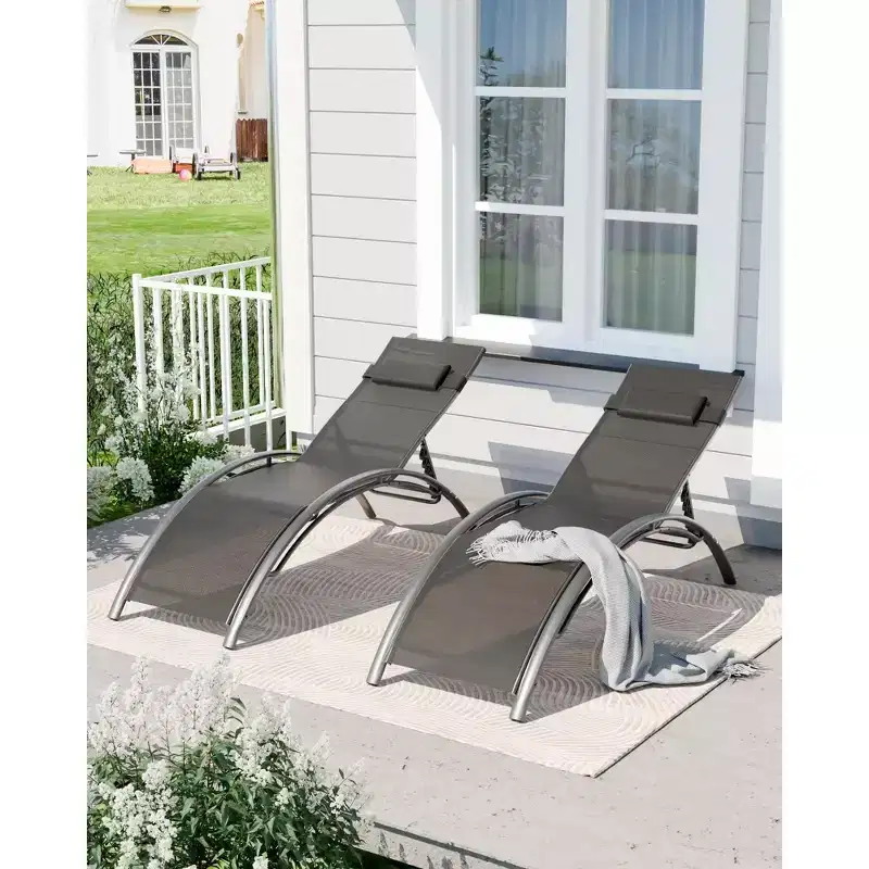 Outdoor Chasie Lounges