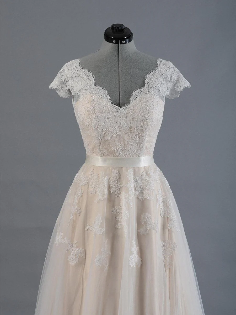 Cap Sleeve V-Neck Lace Tulle Wedding Dress With Zipper Back