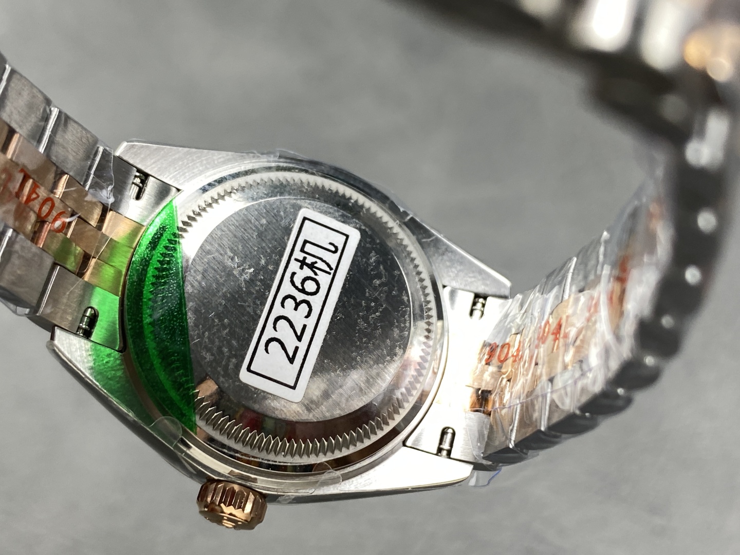 Rolex Datejust 36 Super Clone Gehauseboden mit 2236JL Aufkleber und gruner Schutzfolie