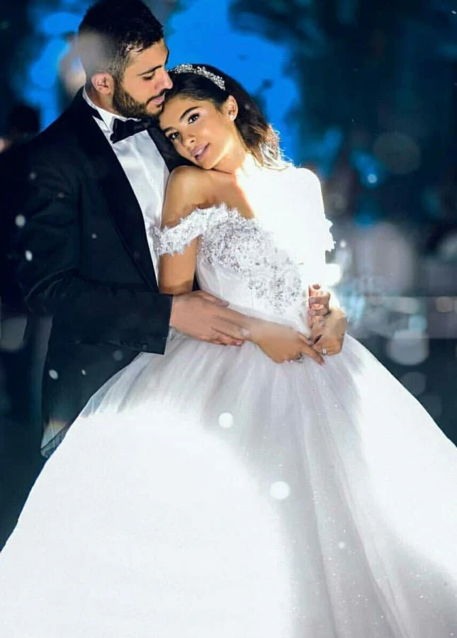 Sleeveless Beading Off-the-Shoulder Ball Gown Wedding Dress with Train