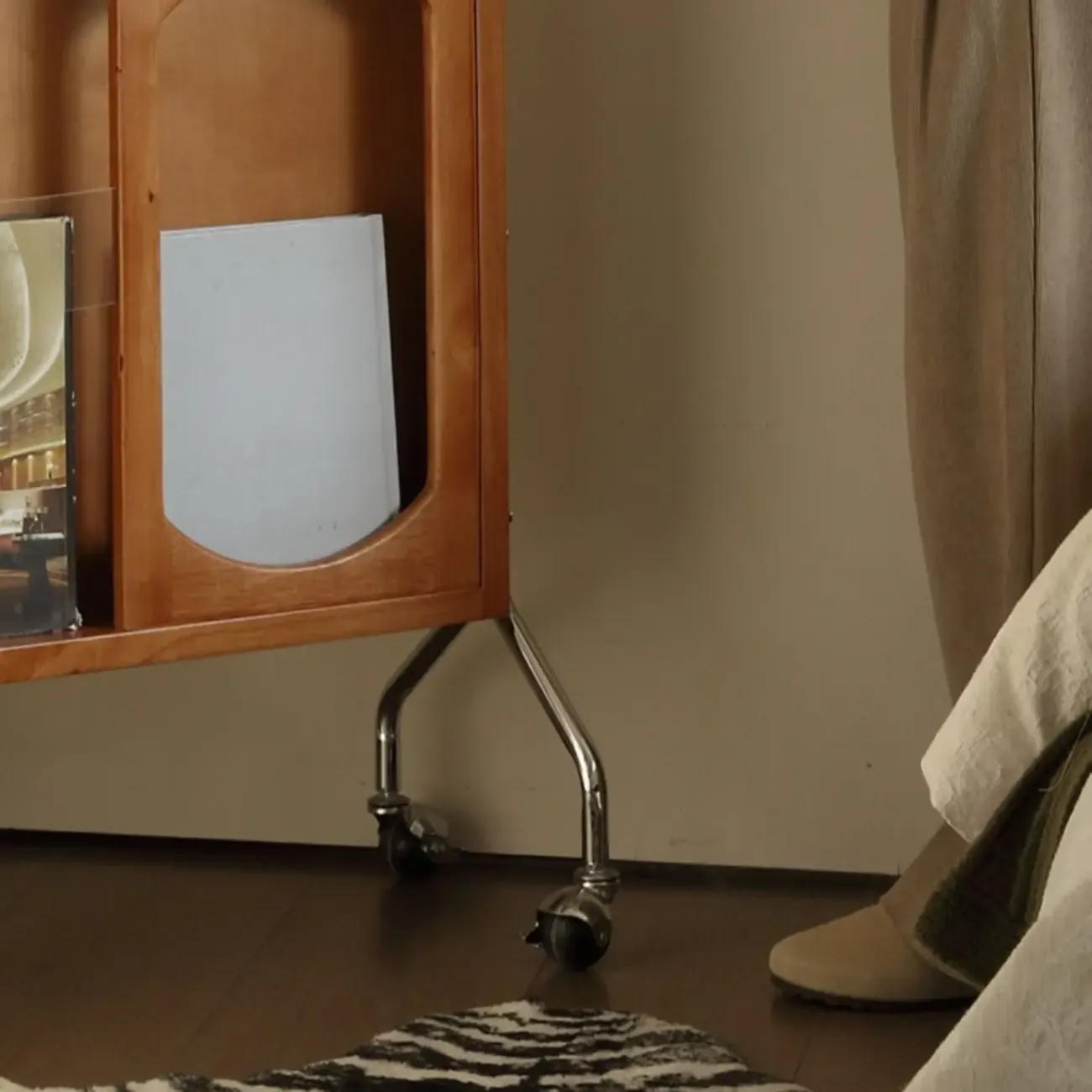 Vertical Wooden Closed Back 5-Shelf Mobile Bookcase