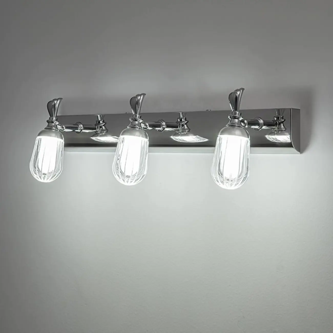 Vintage 3 Head Silver Gilded LED Vanity Light for Bathroom Decor