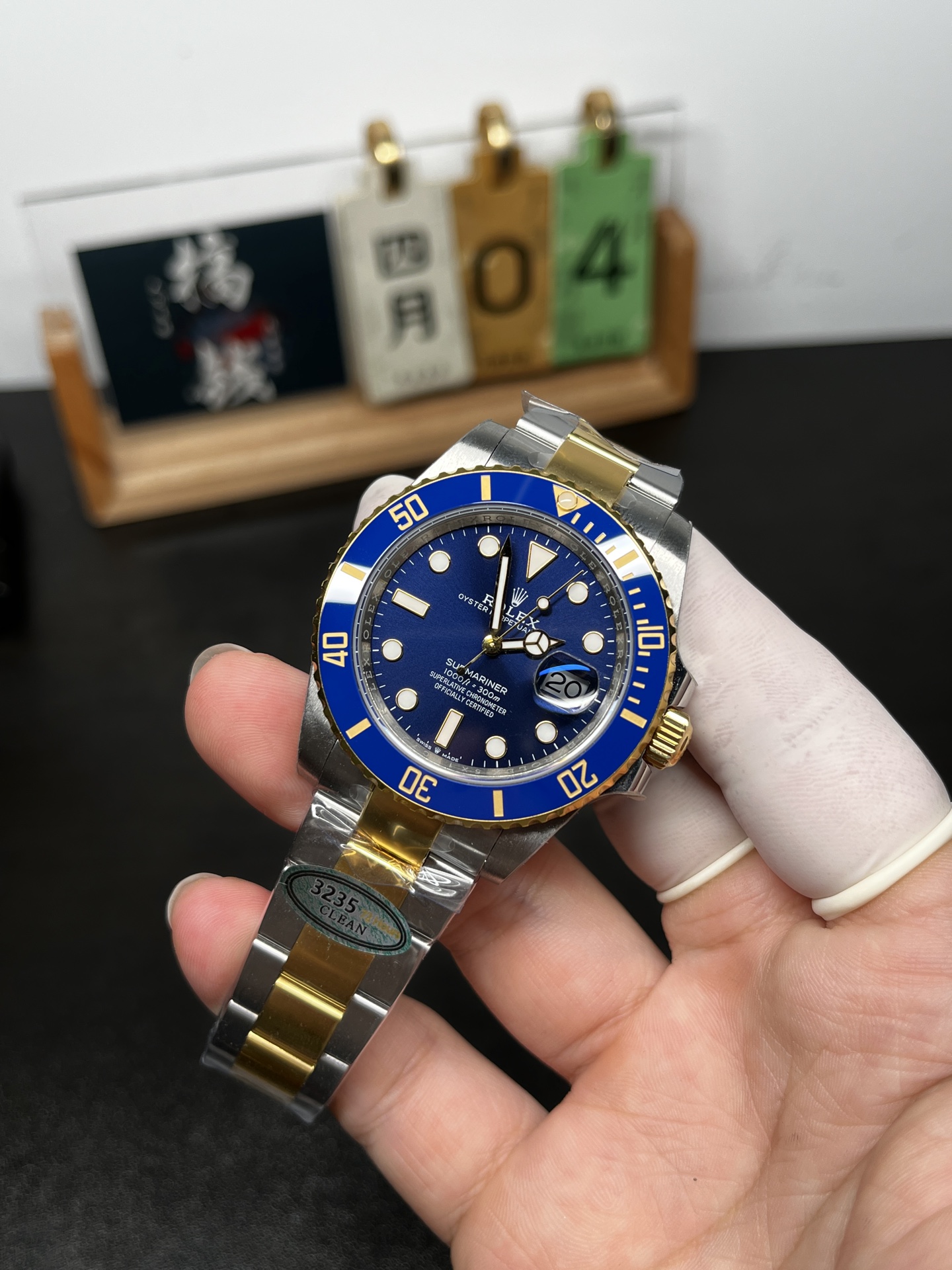 Replique Montre Rolex Submariner bicolore cadran bleu vue en angle Clean 3235