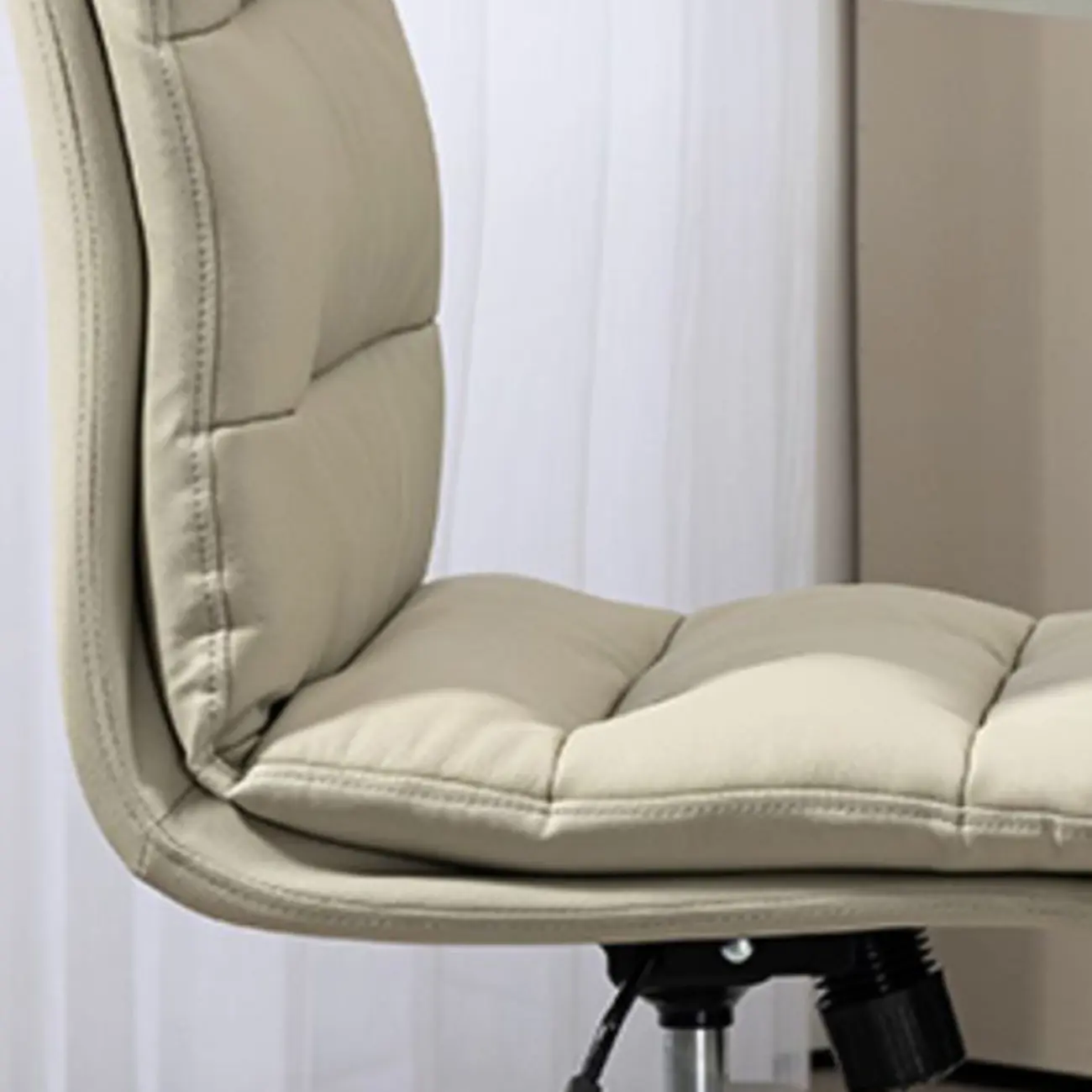 White Leather Tilt Lock Swivel Office Chairs