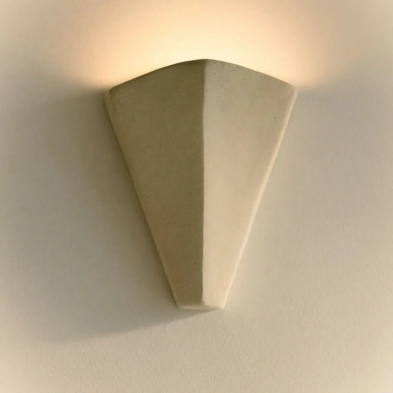 White Modern Geometric Metal Wall Sconce Lamp for Living Room