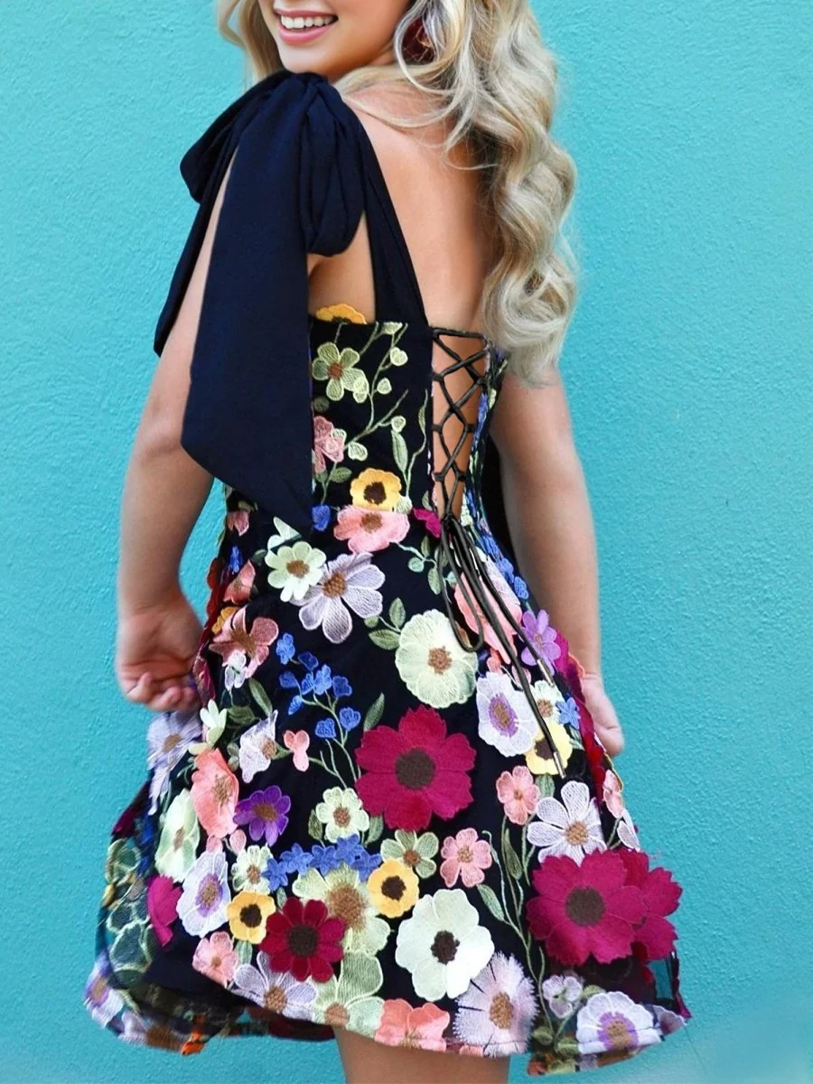 Black - Sweetheart Bow Strap A-Line Homecoming Dress With Floral Appliques