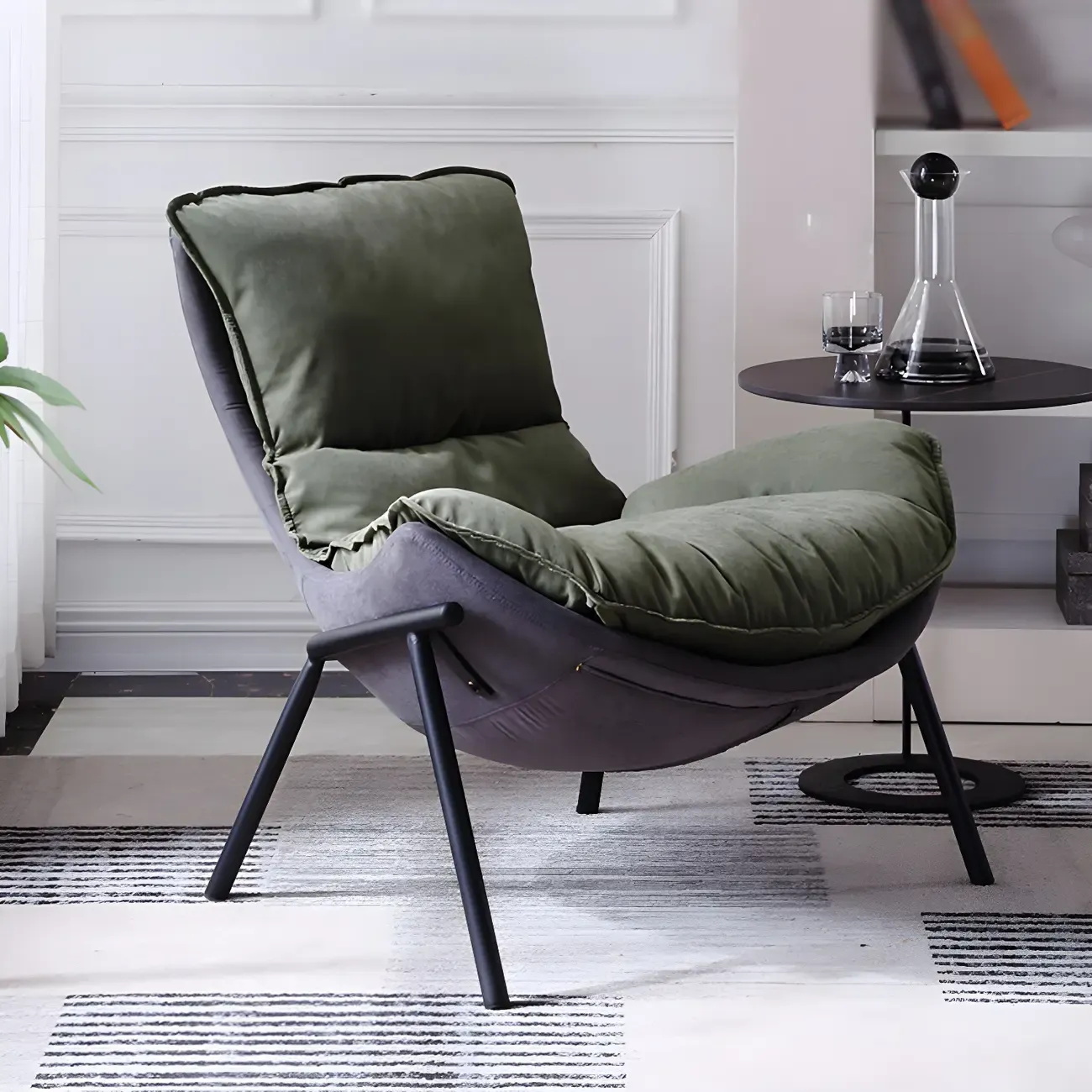 Modern Fabric Lounge Chair in Green with Cushioned Seat