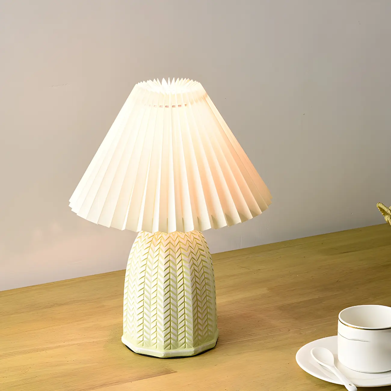Country Style Pleated Shade Ceramic Table Lamp