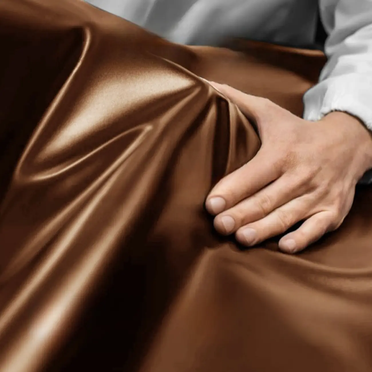 Mid-century Modern Saddle Brown Bucket Upholstered Leather Bar Stools