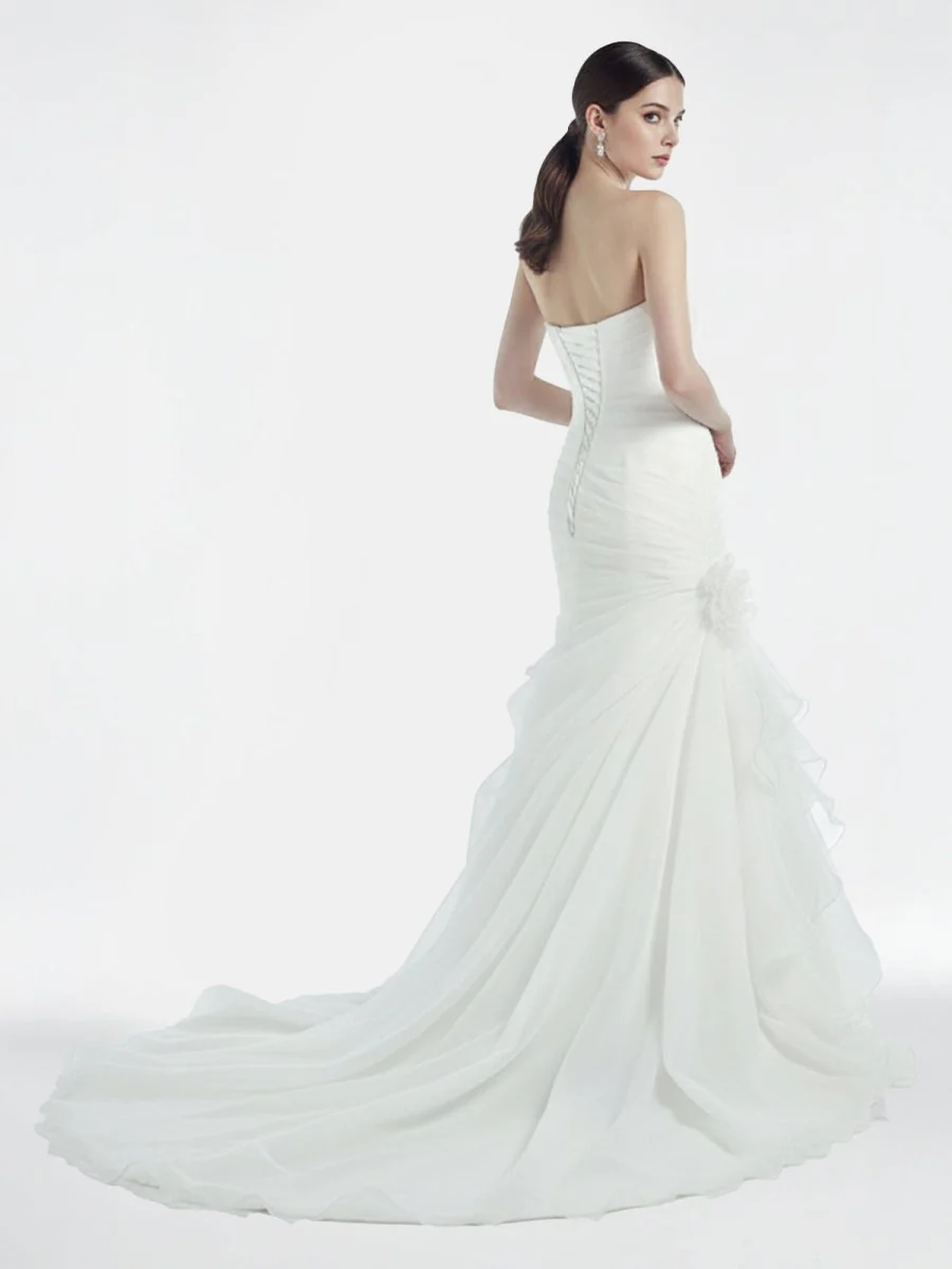 Sweetheart Mermaid Organza Wedding Dress With Ruching and Ruffles